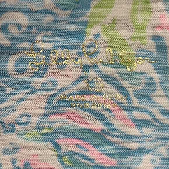 (T2) Lilly Pulitzer®
Women's Etta V-Neck T-Shirt, Vibrant Multicolor, Size XS - Picture 9 of 13